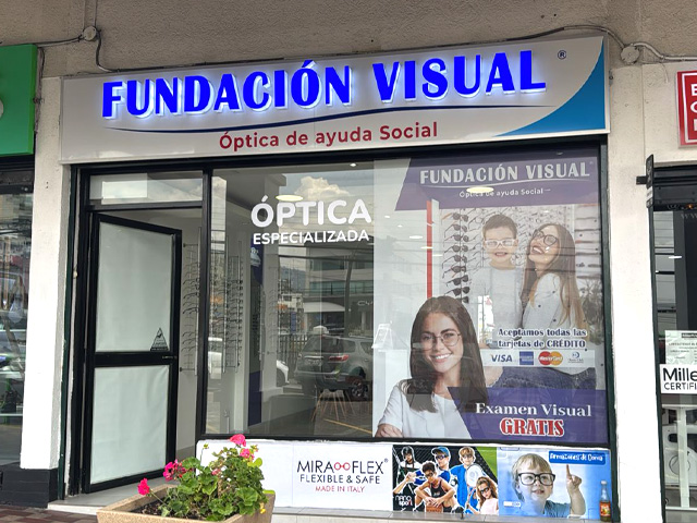 fundacion-visual-centro-comercial-cumbaya